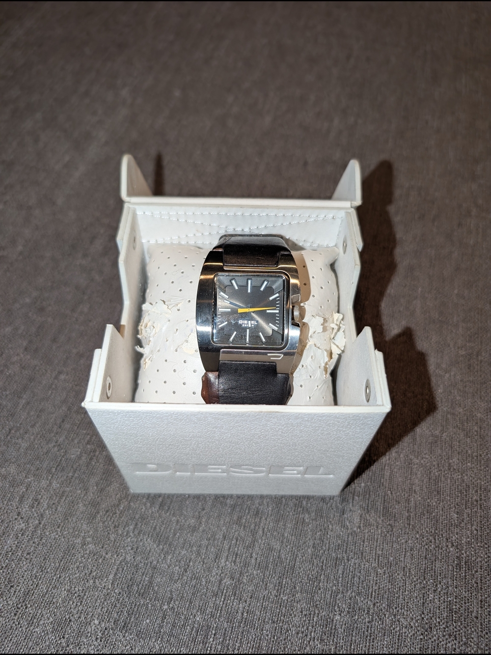 Vintage Y2K-era Diesel DZ-4083 Men's Quartz Watch